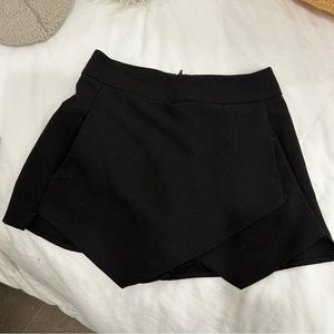 Asymmetrical skort